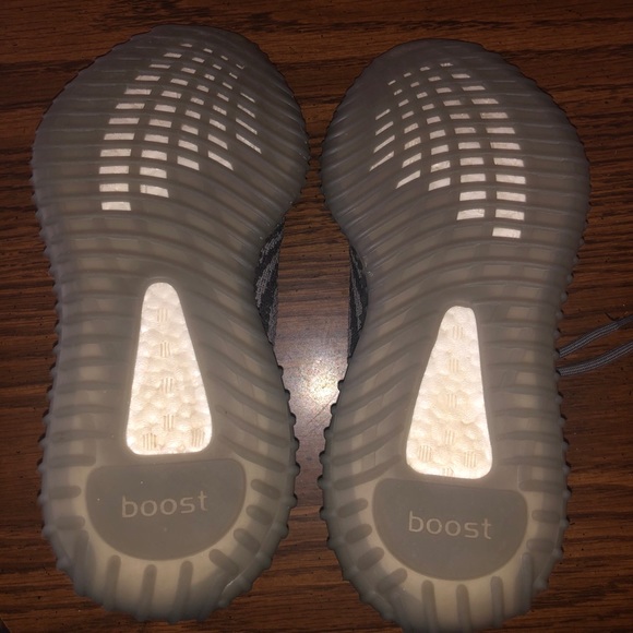 adidas Yeezy Boost 350 V2 Beluga 2.0 - Picture 4 of 5